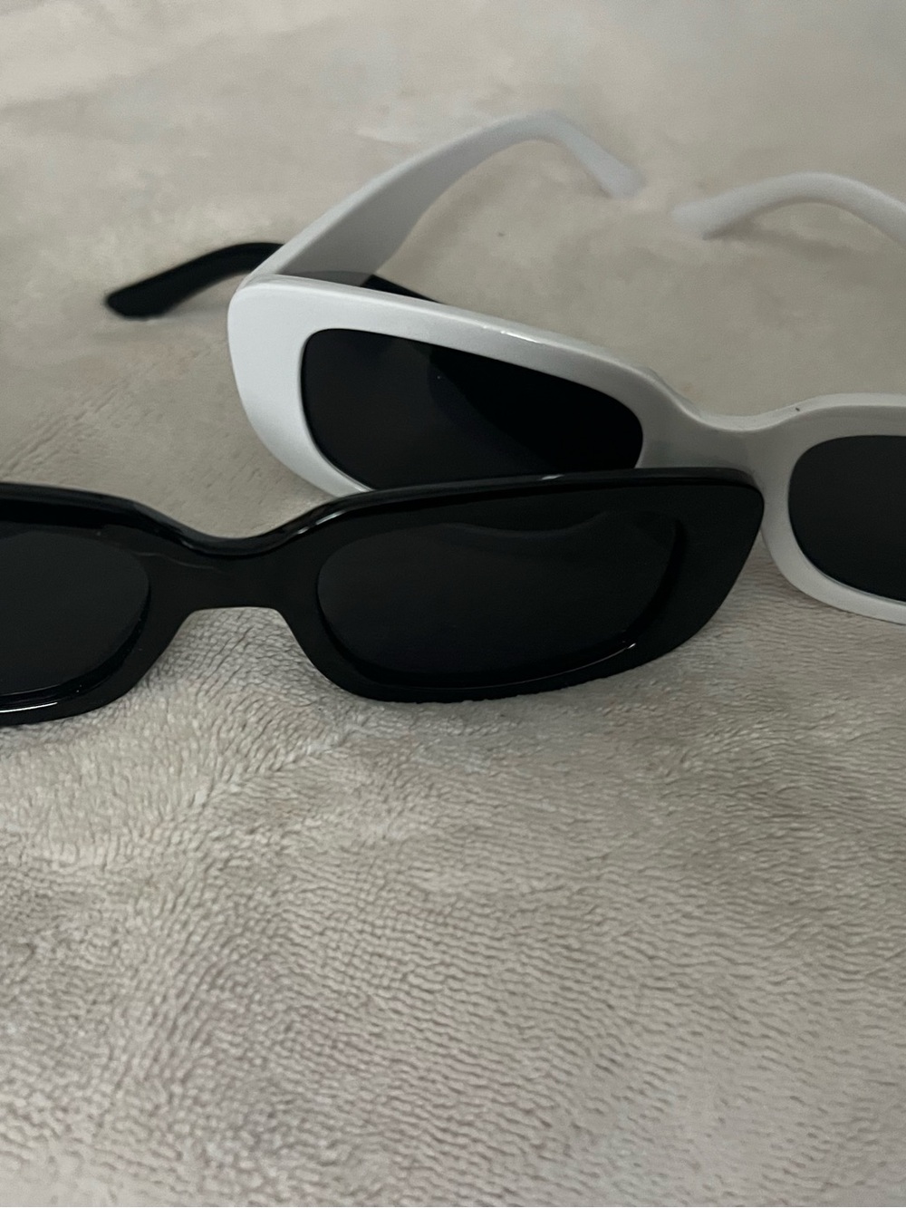 Black and White Retro Cat Eye Sunglasses Set